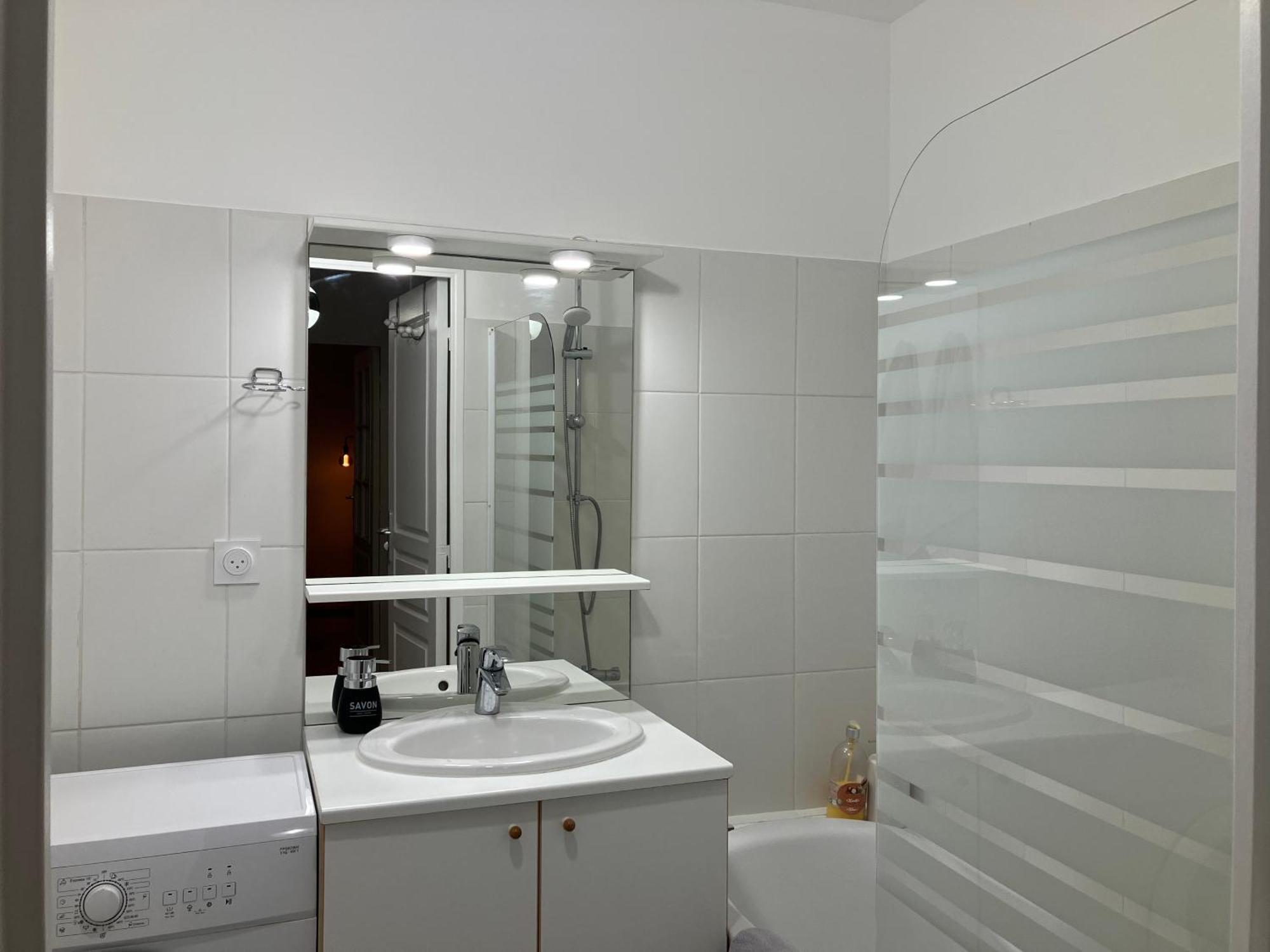 Appartement Avec Parking & Linge Inclus & Local Velos Blois Esterno foto